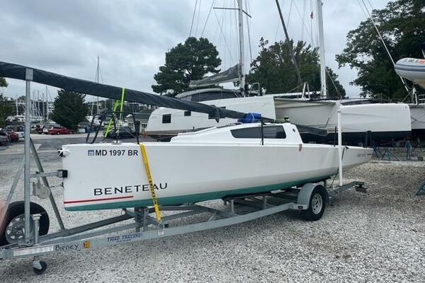 Salubrity 24ft Beneteau Yacht For Sale