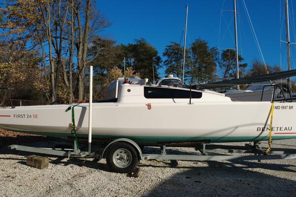 Salubrity 24ft Beneteau Yacht For Sale