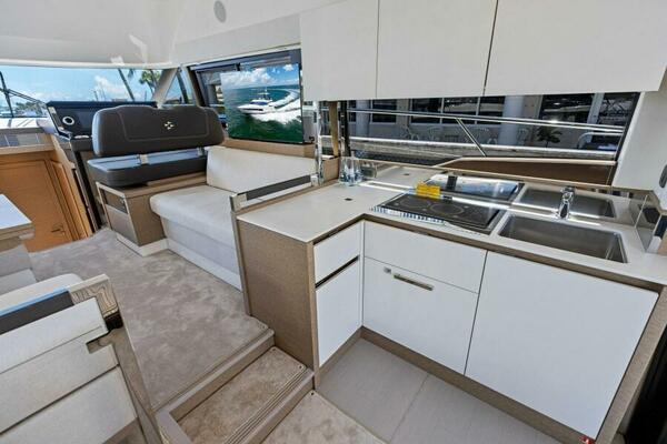2025 Prestige 460 Flybridge - Sistership