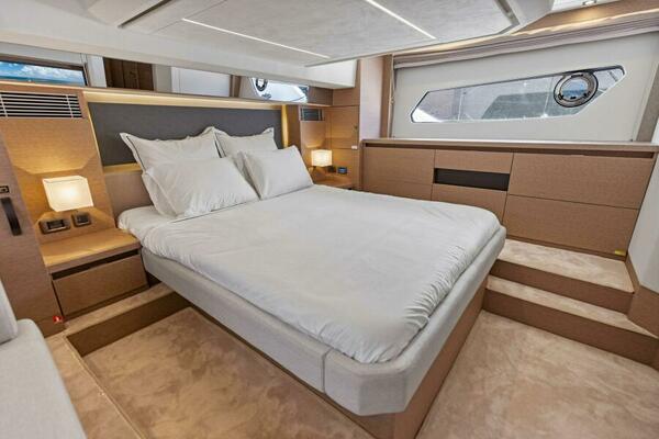 2025 Prestige 460 Flybridge - Sistership