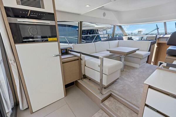 2025 Prestige 460 Flybridge - Sistership