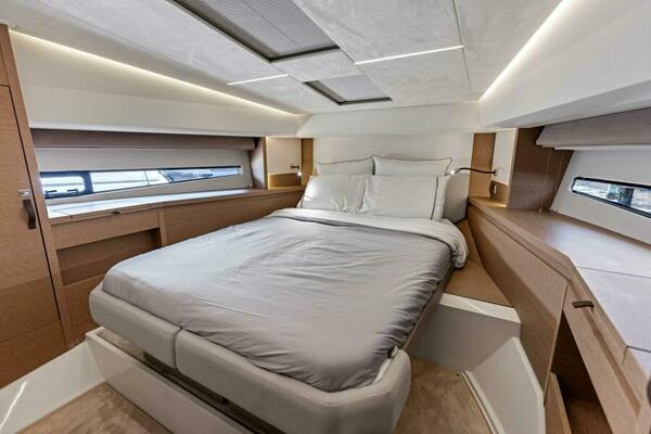 2025 Prestige 460 Flybridge - Sistership