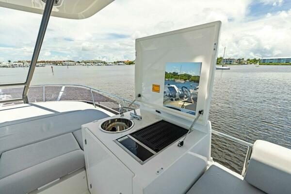 2025 Prestige 460 Flybridge - Sistership