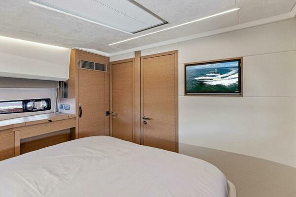 2025 Prestige 460 Flybridge - Sistership