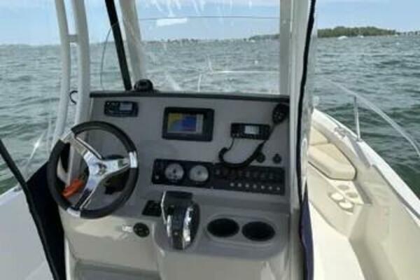 21ft Boston Whaler Yacht For Sale