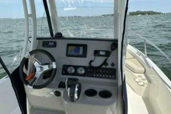 Photo of the 2017 Boston Whaler 21 Dauntless