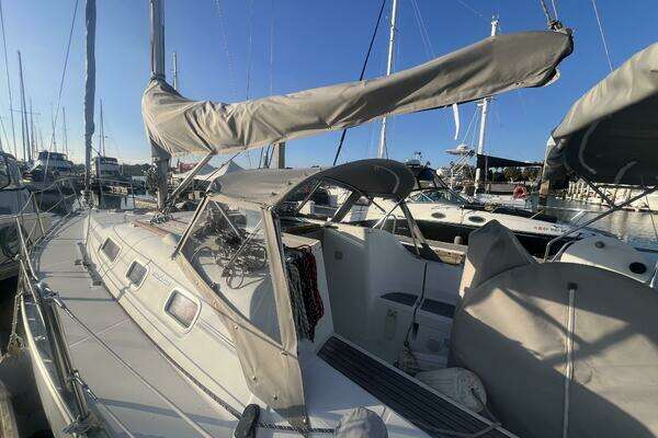 Beneteau 323 Yacht For Sale