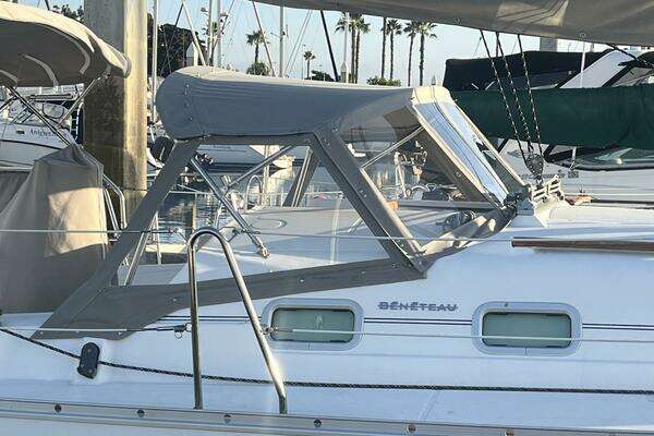 Beneteau 323 Yacht For Sale