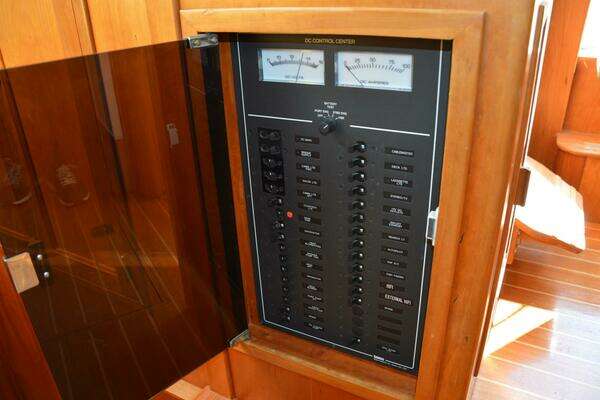 Photo of the 1997 Sabre SABRELINE 474 Trawler "PAPYRUS"