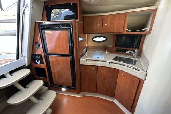 37ft Larson Yacht For Sale