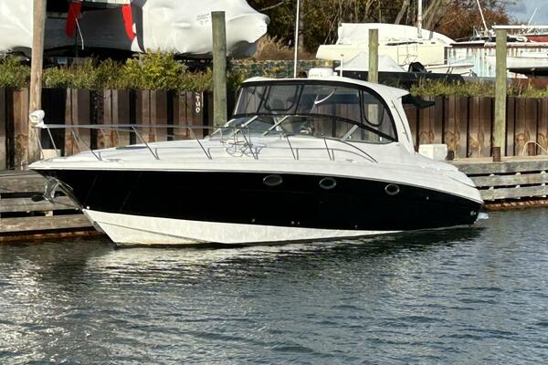 37ft Larson Yacht For Sale