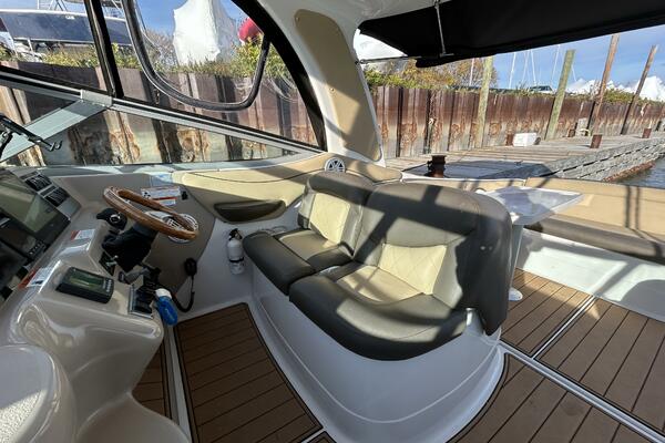 37ft Larson Yacht For Sale