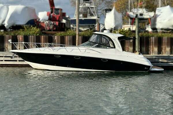 37-ft-Larson-2007-370 Cabrio- Norwalk Connecticut United States  yacht for sale