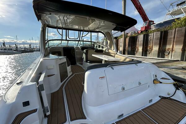 37ft Larson Yacht For Sale