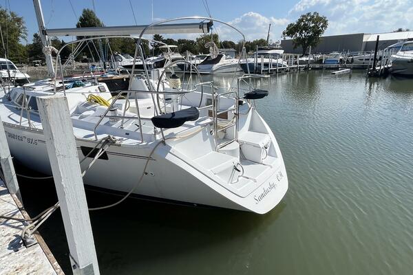 Heph Ze Bah 37ft Hunter Yacht For Sale