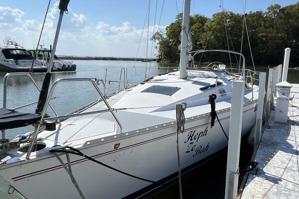 Heph Ze Bah 37ft Hunter Yacht For Sale