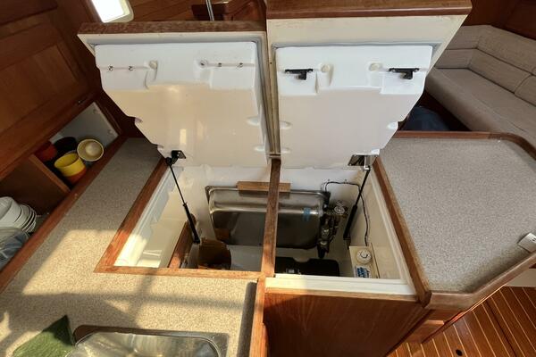 Heph Ze Bah 37ft Hunter Yacht For Sale