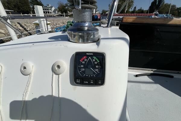 Heph Ze Bah 37ft Hunter Yacht For Sale