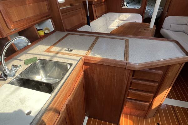 Heph Ze Bah 37ft Hunter Yacht For Sale