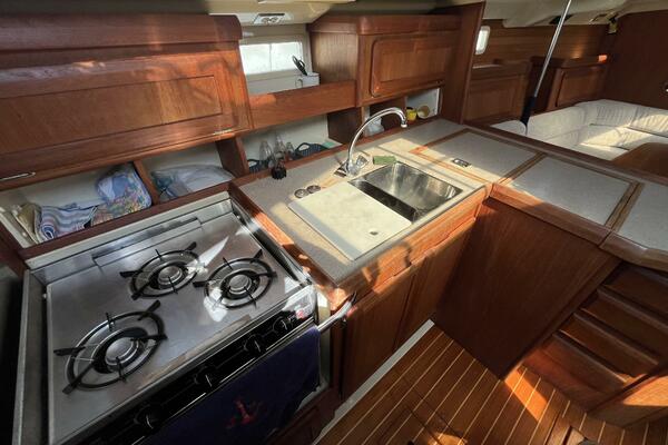 Heph Ze Bah 37ft Hunter Yacht For Sale
