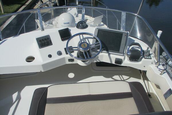 30ft Cutwater Yacht For Sale