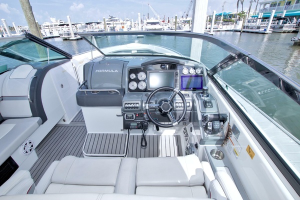Ship Faced 35ft Formula Yacht For Sale