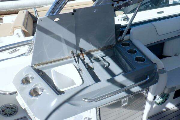 Formula 350 Crossover Bowrider Yacht For Sale