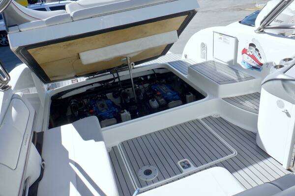 Formula 350 Crossover Bowrider Yacht For Sale