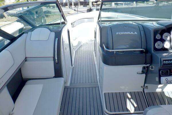 Formula 350 Crossover Bowrider Yacht For Sale