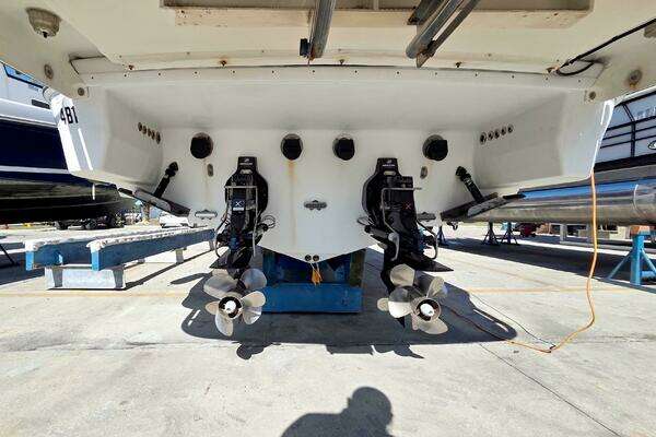 Formula 350 Crossover Bowrider Yacht For Sale