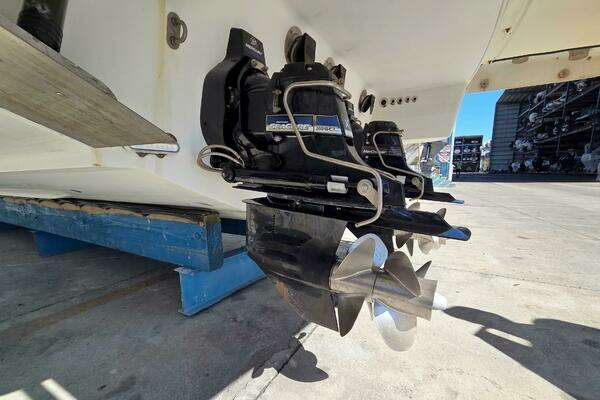 Formula 350 Crossover Bowrider Yacht For Sale