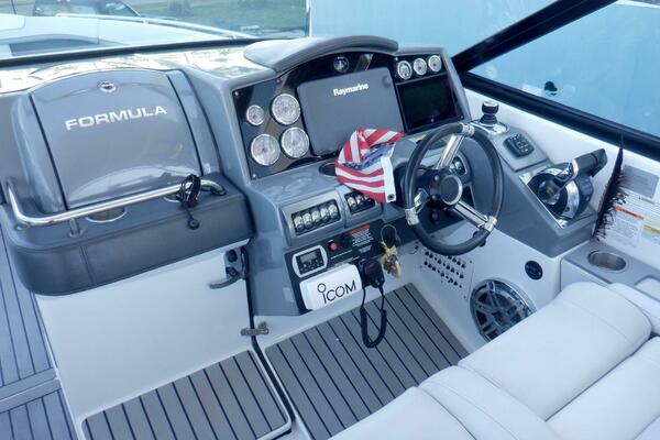 Ship Faced 35ft Formula Yacht For Sale