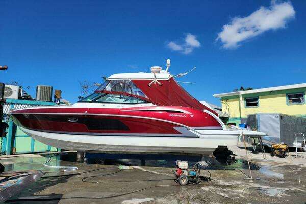 Formula 350 Crossover Bowrider Yacht For Sale