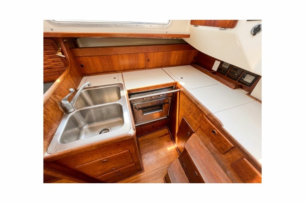 Bay Lark 34ft Sabre Yacht For Sale