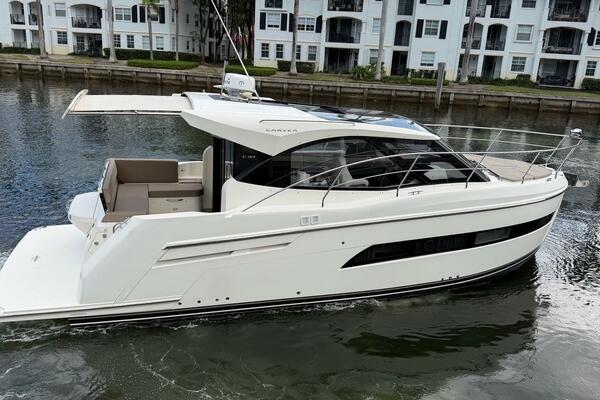 MJ 34ft Carver Yacht For Sale
