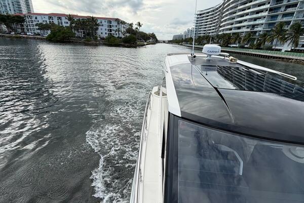 MJ 34ft Carver Yacht For Sale