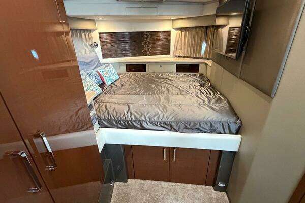 Carver C34 Yacht For Sale