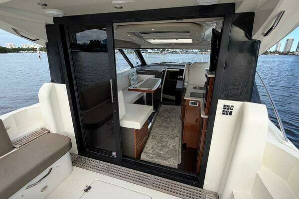 Carver C34 Yacht For Sale
