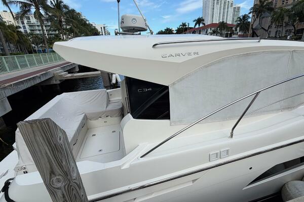 MJ 34ft Carver Yacht For Sale