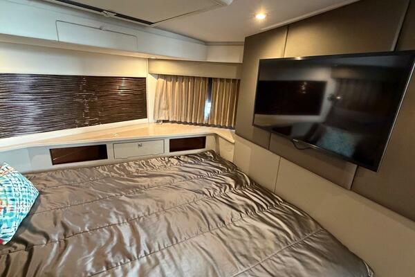 MJ 34ft Carver Yacht For Sale