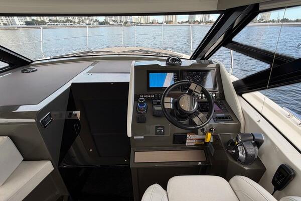 MJ 34ft Carver Yacht For Sale