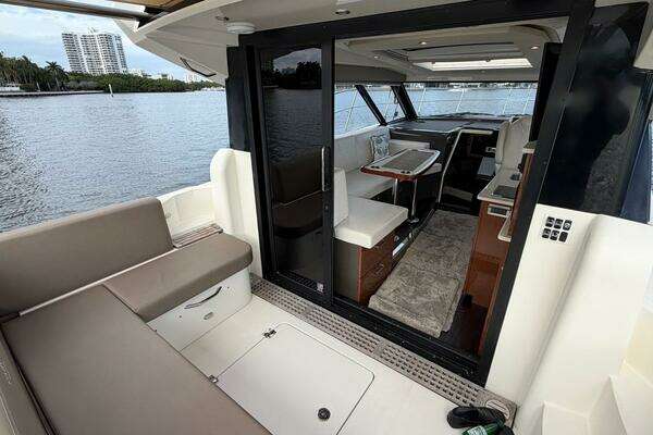 Carver C34 Yacht For Sale