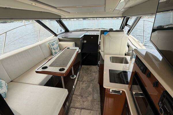 Carver C34 Yacht For Sale