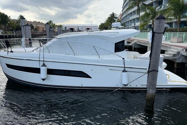 MJ 34ft Carver Yacht For Sale