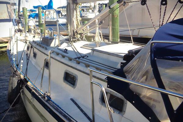 EVERYWHERE 34ft Pacific Seacraft Yacht For Sale