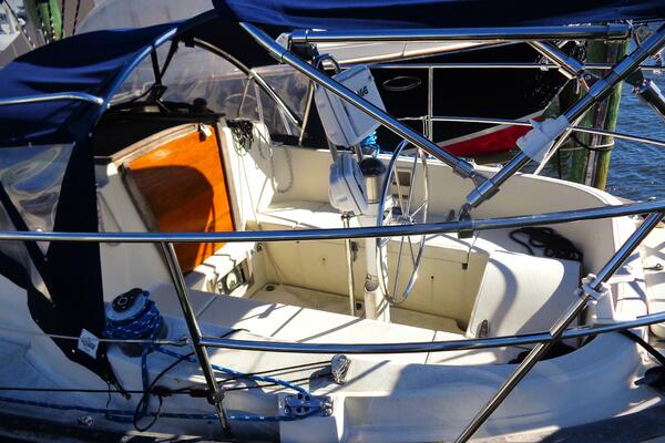 EVERYWHERE 34ft Pacific Seacraft Yacht For Sale