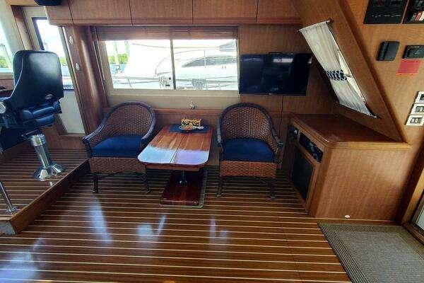 Mainship 430 Sedan Yacht For Sale