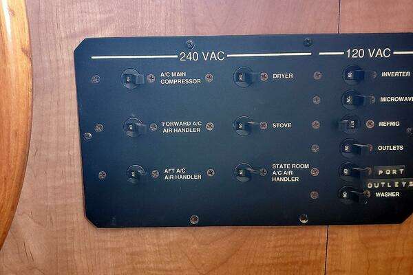 Mainship 430 Sedan Yacht For Sale