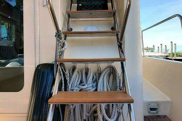 Mainship 430 Sedan Yacht For Sale