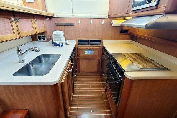 Mainship 430 Sedan Yacht For Sale